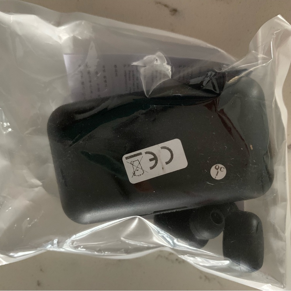 Black Wireless Earbuds with Charging Case - Picture 2 of 3